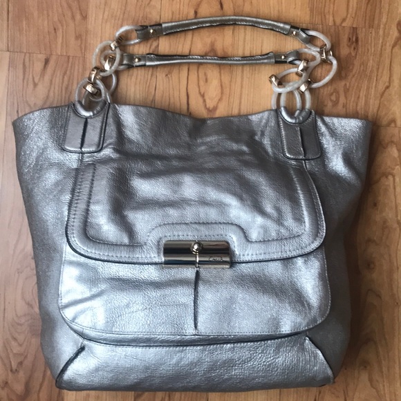 Classic Coach Bag - Picture 2 of 10